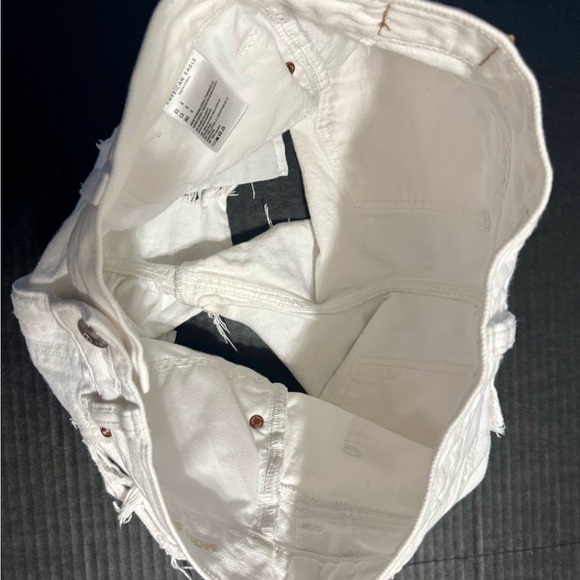 🤍AE Distressed shorts - Picture 6 of 8